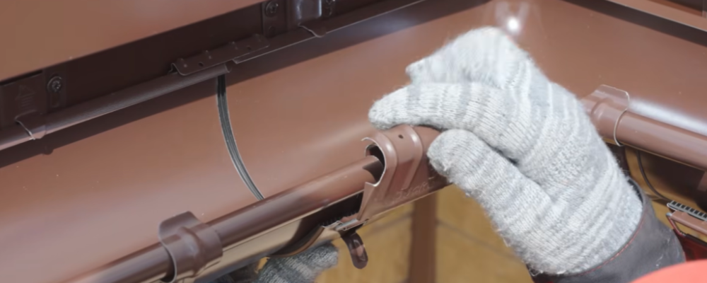 Конструкция систем предусматривает соединения, выдерживающие нагрузки до 250 кг/м², что делает их устойчивыми к снеговым и механическим нагрузкам, а также обеспечивает надежность даже при экстремальных климатических условиях