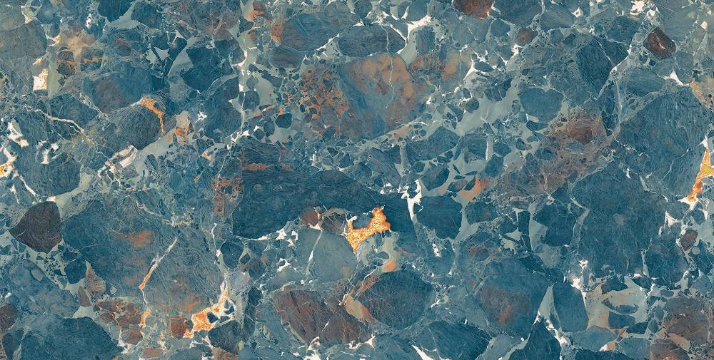 Размеры плитки варьируются от 600x600 мм до 1200x600 мм, а толщина — от 8 до 12 мм, что делает керамогранит универсальным для укладки как на пол, так и на стены, обеспечивая прочность и стабильность