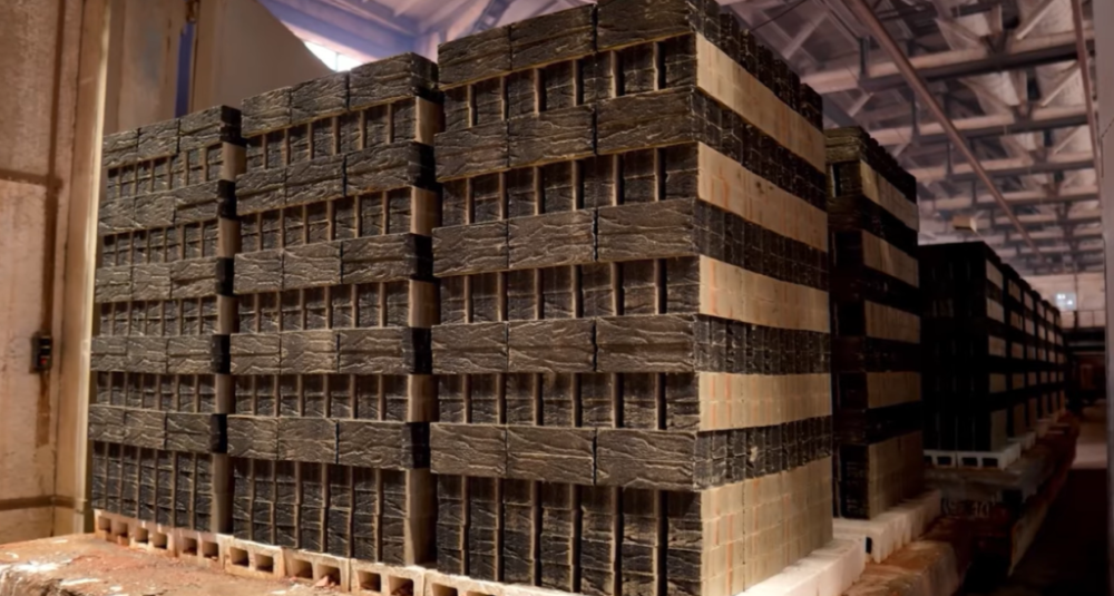 Анализ рынка строительных материалов в Москве показывает, что спрос на кирпичи премиум-класса вырос за последние 3 года на 25%. Анализ рынка строительных материалов в Москве показывает, что спрос на кирпичи премиум-класса вырос за последние 3 года на 25%.