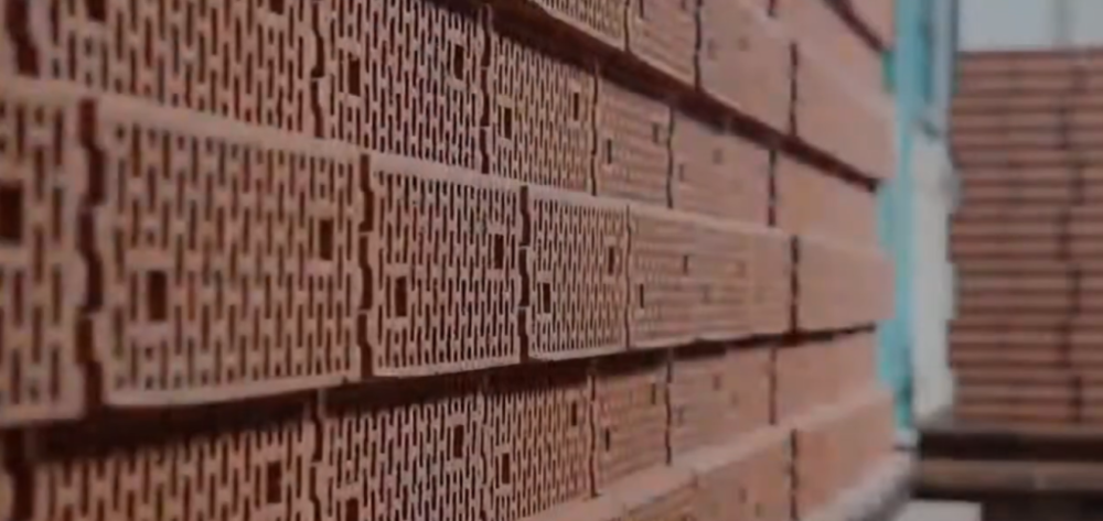 Керамические блоки Славянский кирпич (Poromax) представляют собой современное решение в области строительных материалов, объединяющее высокие технические характеристики и экологическую безопасность Керамические блоки Славянский кирпич (Poromax) представляют собой современное решение в области строительных материалов, объединяющее высокие технические характеристики и экологическую безопасность