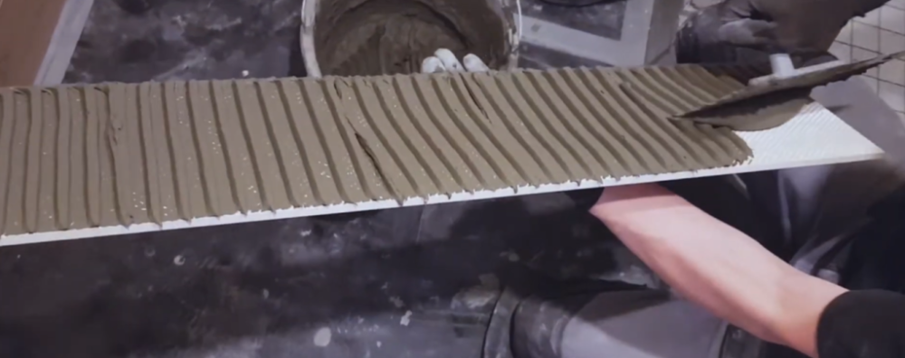 Основит Церезит 311 — универсальный цементный клей для внутренних и наружных работ, предназначен для укладки керамогранита, керамической плитки, мозаики на бетон, цементно-песчаную стяжку, гипсокартон и другие основания. Расход составляет 4-6 кг/м² при толщине слоя 3-10 мм. Основит Церезит 311 — универсальный цементный клей для внутренних и наружных работ, предназначен для укладки керамогранита, керамической плитки, мозаики на бетон, цементно-песчаную стяжку, гипсокартон и другие основания. Расход составляет 4-6 кг/м² при толщине слоя 3-10 мм.