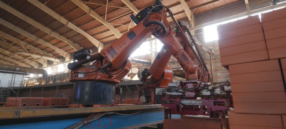 Интеграция "Сталинградского камня" в строительный процесс позволяет не только ускорить сроки возведения объектов, но и обеспечить высокий уровень долговечности и надежности построенных конструкций, что подтверждается ресурсными испытаниями и многолетним опытом эксплуатации