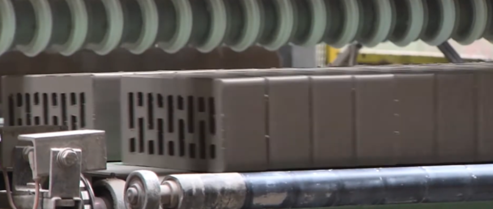 Облицовочный кирпич ОСМиБТ обладает высокой долговечностью — срок службы до 100 лет и более при правильной эксплуатации. Облицовочный кирпич ОСМиБТ обладает высокой долговечностью — срок службы до 100 лет и более при правильной эксплуатации.