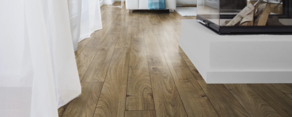 Ламинат Rooms — это сочетание передовых технологий, эстетики и практичности, гарантирующее превосходное качество и долговременную эксплуатацию в любых условиях.