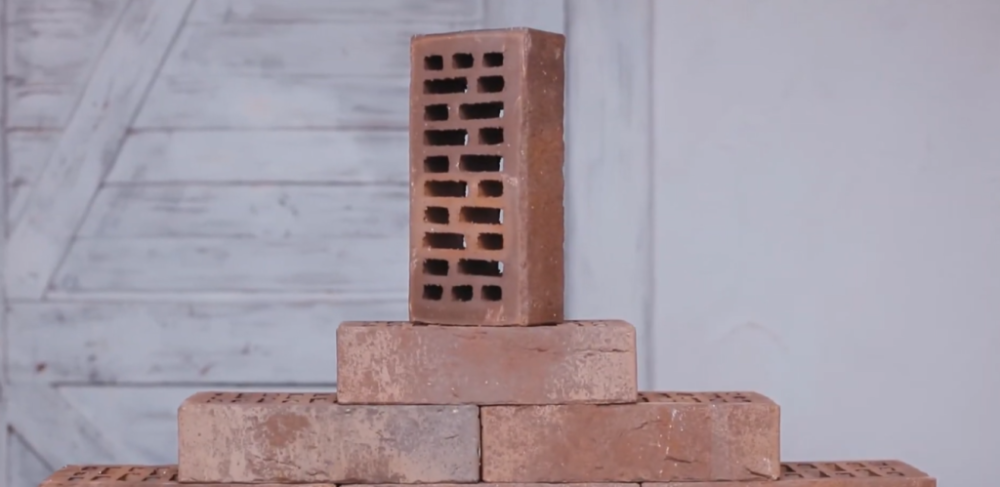 Кирпич Кёнигштайн — это современный облицовочный материал, который сочетает в себе высокие технические характеристики и эстетическую привлекательность