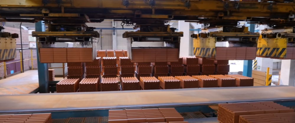 Размеры блока 390 на 190 миллиметров позволяют эффективно возводить стены и фасады, обеспечивая оптимальный баланс между прочностью и теплоизоляцией