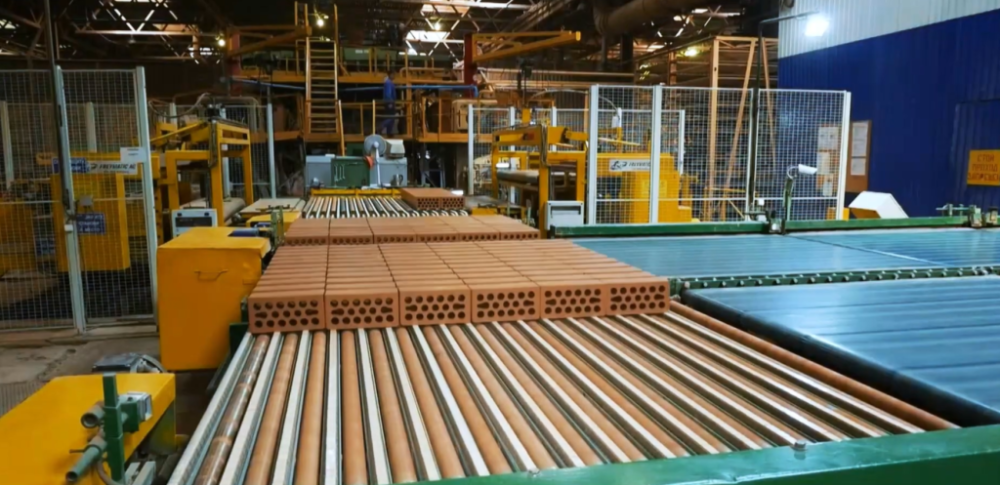 Компания "МОСБЛОК" предлагает приобрести кирпич от ведущих российских и международных производителей, подтвержденный сертификацией и соответствующий требованиям ГОСТ 530-2012, что гарантирует качество и надежность материала