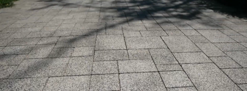 В результате, территории, оборудованные плиткой АРБЕТ, сохраняют презентабельный внешний вид и функциональность на протяжении десятилетий, что делает их востребованным решением среди городских служб и частных застройщиков